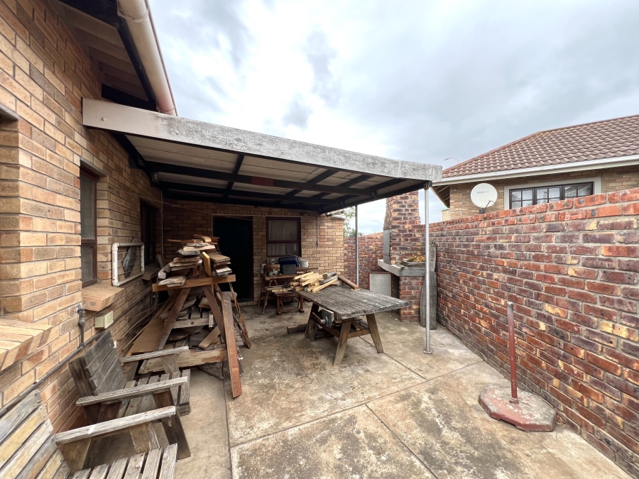 2 Bedroom Property for Sale in Noorsekloof Eastern Cape